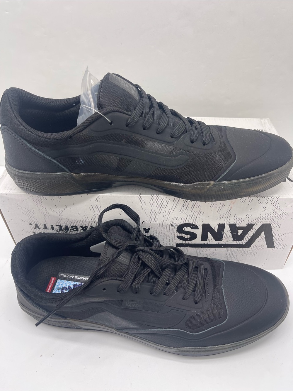 Vans Men’s Ave Leather Black
VN0A5JIBBLK Sneakers - Picture 2 of 15
